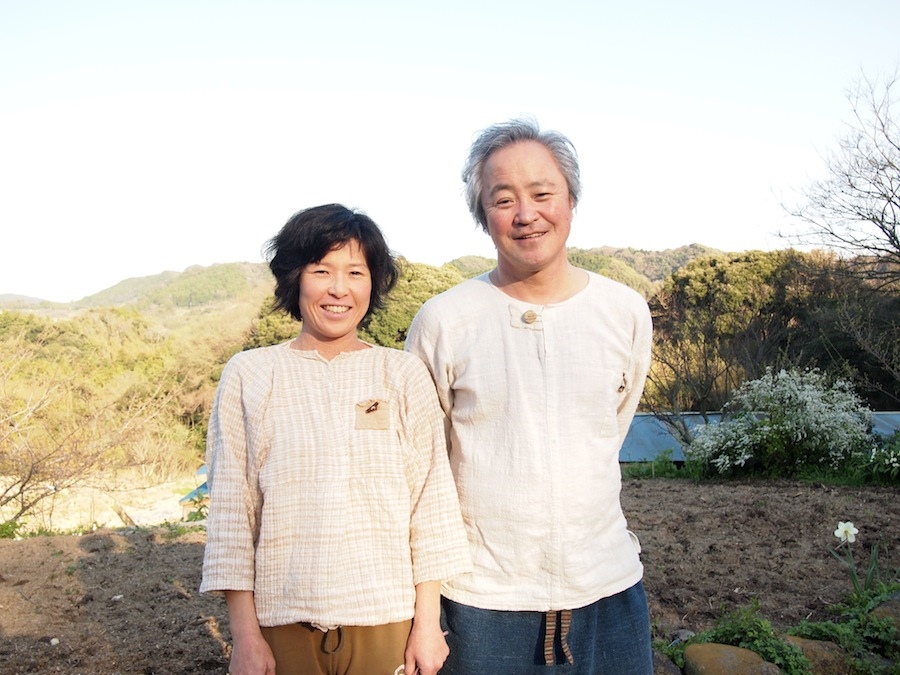 ともに養鶏を営む妻・美智子さんと